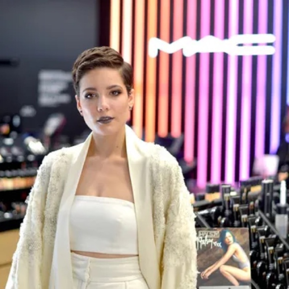 MAC Cosmetics - Picture 12 of 14